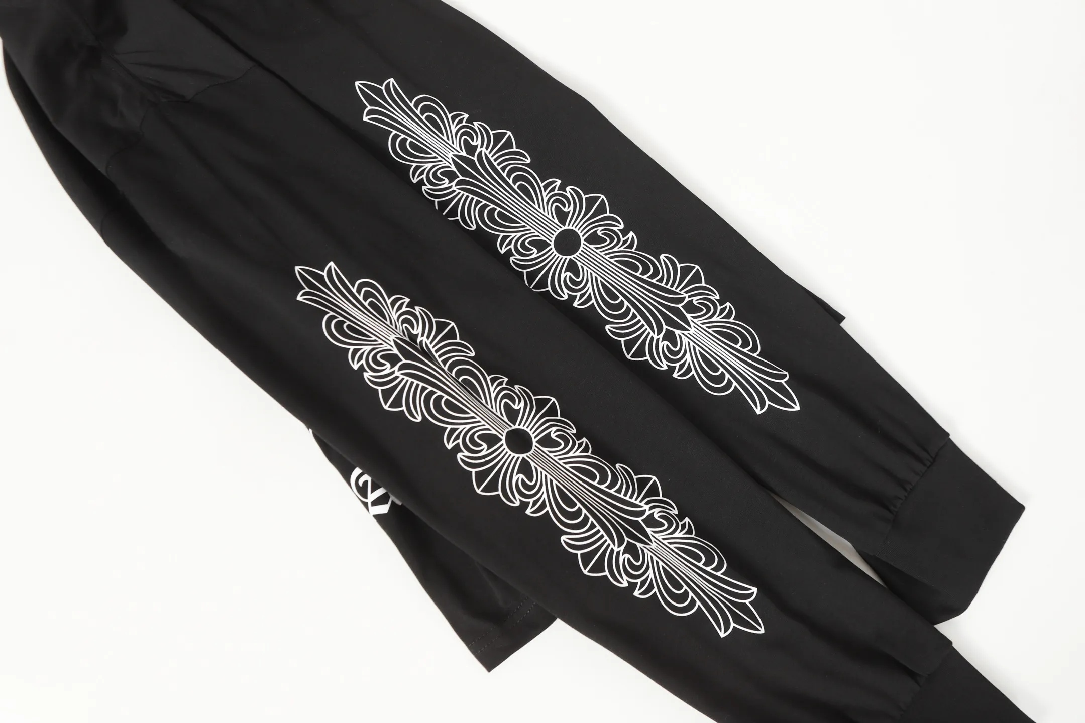 P150 2125 style -Chrome Hearts/Chrome Hearts Hong Kong limited Sanskrit letter printed long-sleeved T-shirt -High weight, high density and high quality. The wool is soft, delicate and skin-friendly. It feels soft and silky. It has excellent warmth and skin-friendly properties.